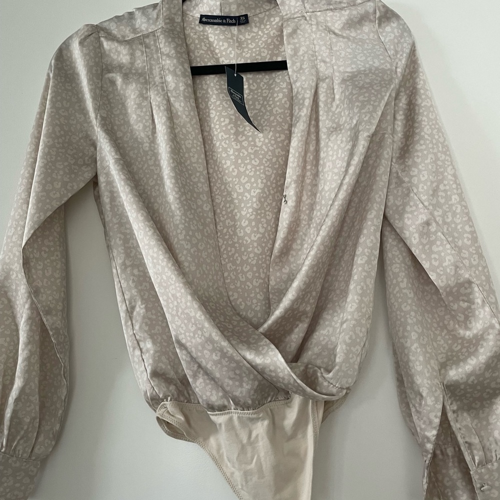 Abercrombie & Fitch satin snap blouse. NEW with tags.
